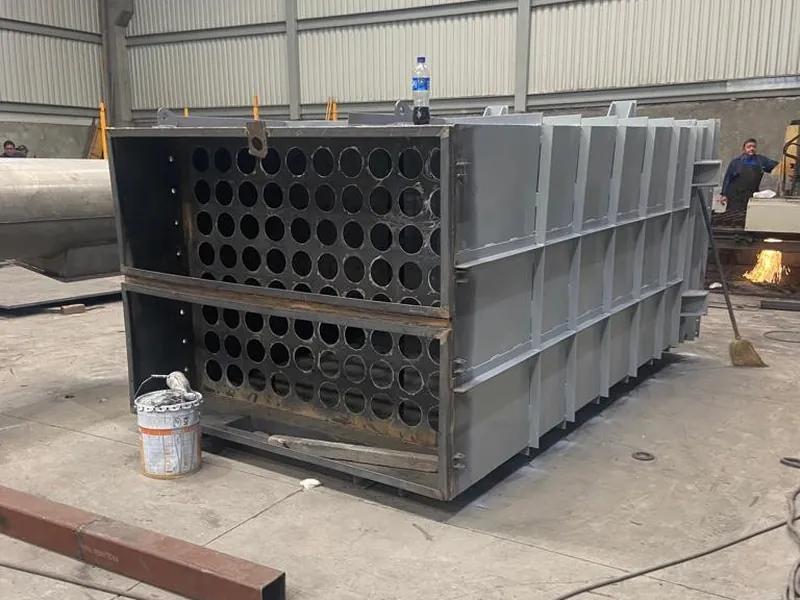 Cámara de colector con placa perforada a la vista, en proceso de armado.
